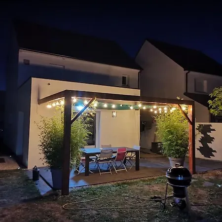 Maison De Recente Avec Jardin Et Parking